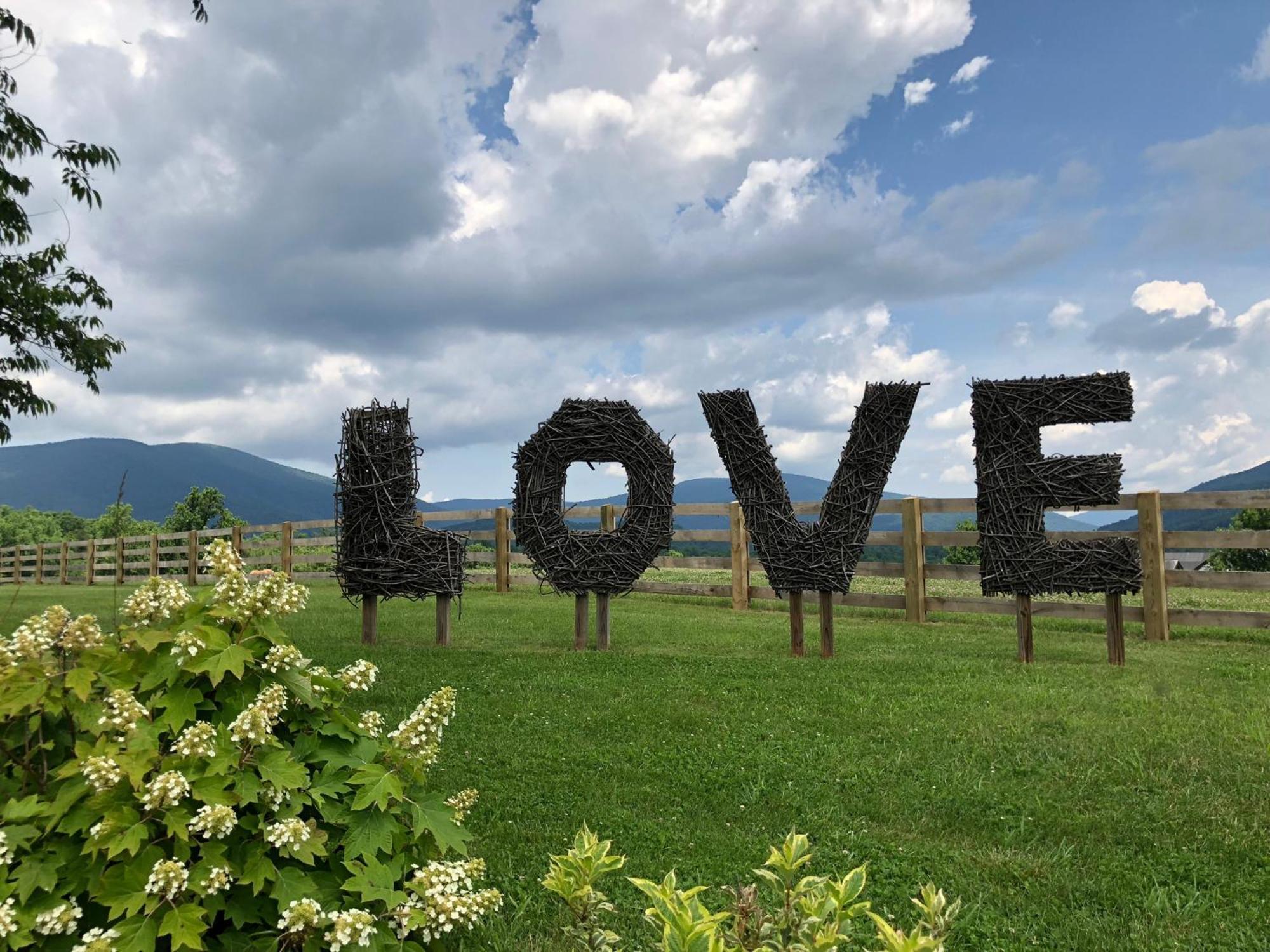 Crozet Montfair Resort Farm חדר תמונה